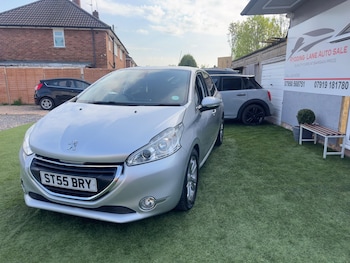 Used Peugeot 208 2015 for sale - 74546210: Photo