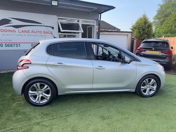 Used Peugeot 208 2015 for sale - 74546210: Photo
