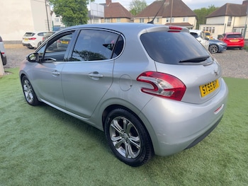 Used Peugeot 208 2015 for sale - 74546210: Photo