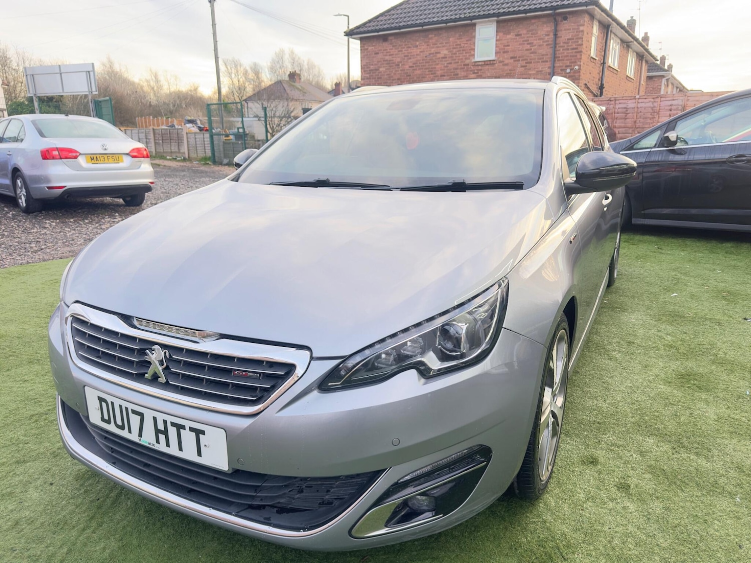 Used Peugeot 308 2017 for sale - 76936487: Photo 2