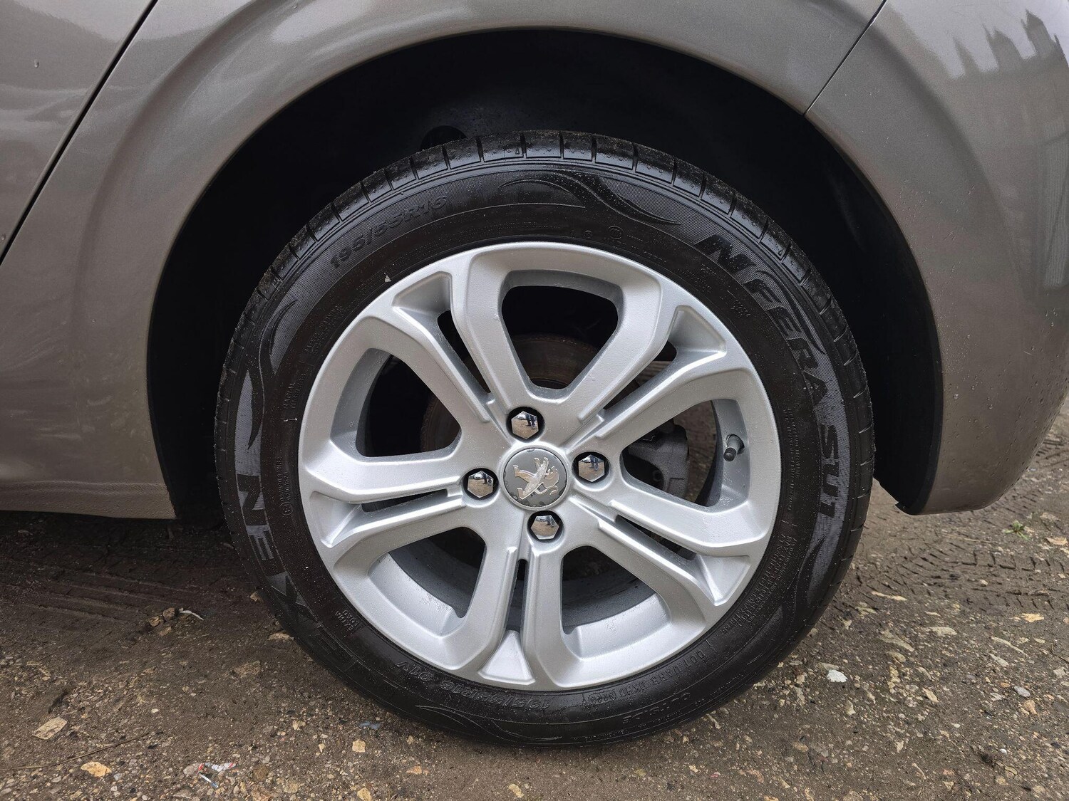 Used Peugeot 208 2015 for sale - 77764025: Photo 19