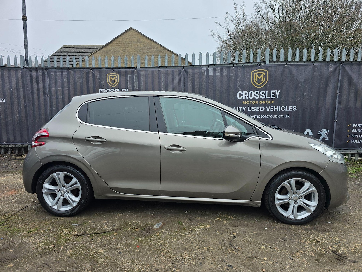 Used Peugeot 208 2015 for sale - 77764025: Photo 2