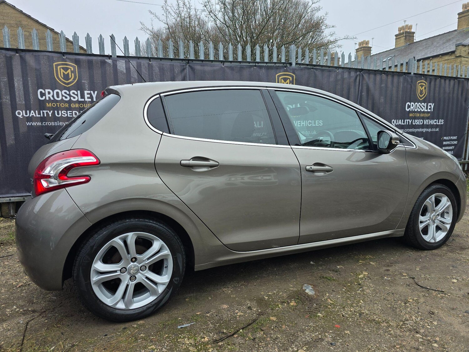 Used Peugeot 208 2015 for sale - 77764025: Photo 8