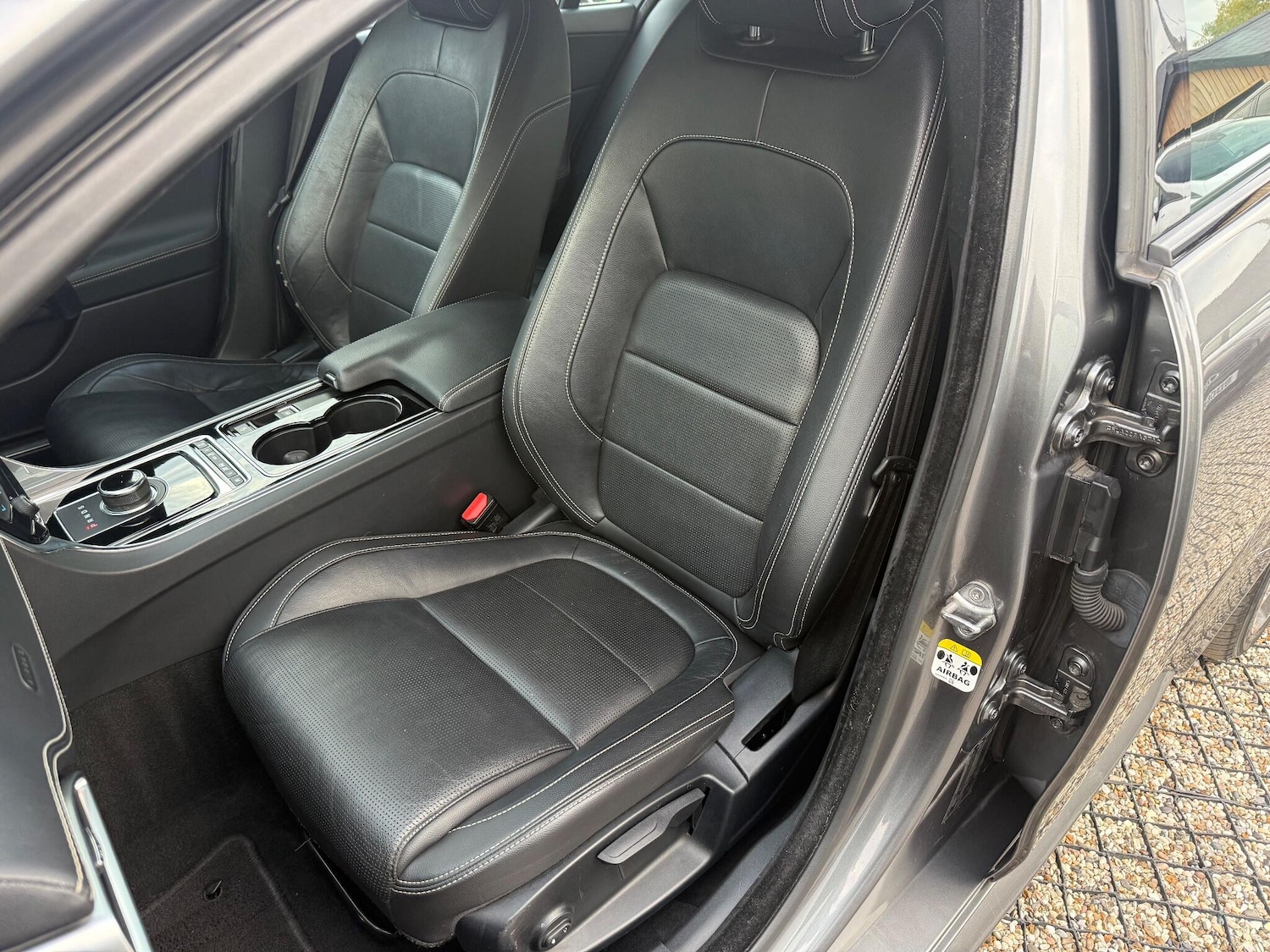 Used Jaguar XE 2016 for sale - 77762522: Photo 9