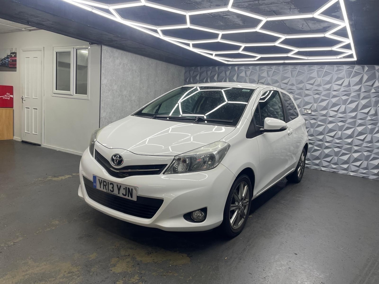 Used Toyota Yaris 2013 for sale - 78029242: Photo 2