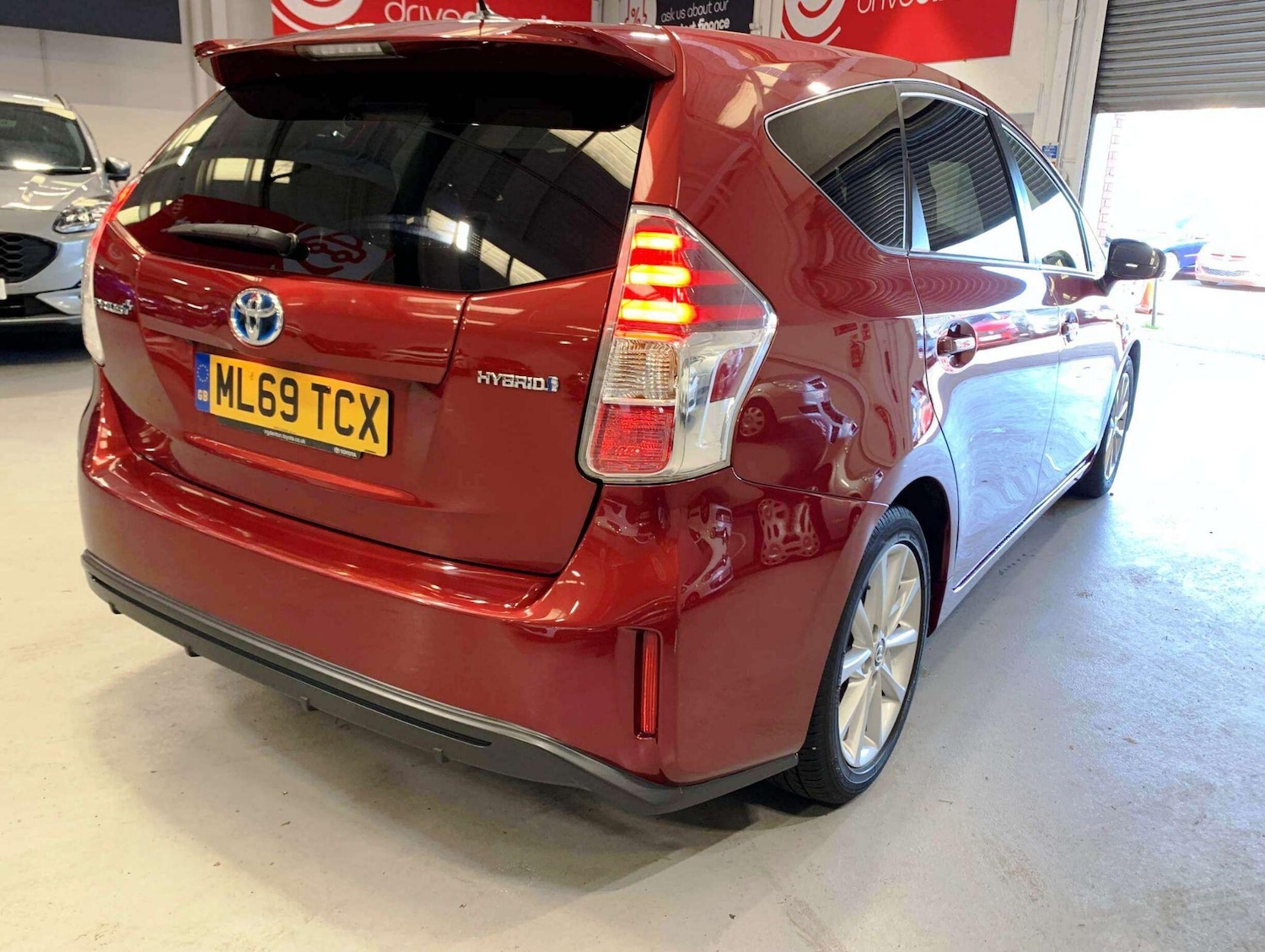 Used Toyota Prius+ 2019 for sale - 78170702: Photo 2