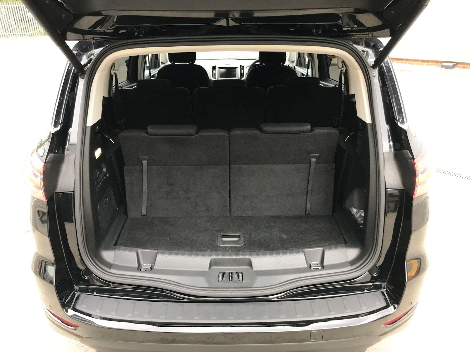 Used Ford S-Max 2015 for sale - 76781927: Photo 11