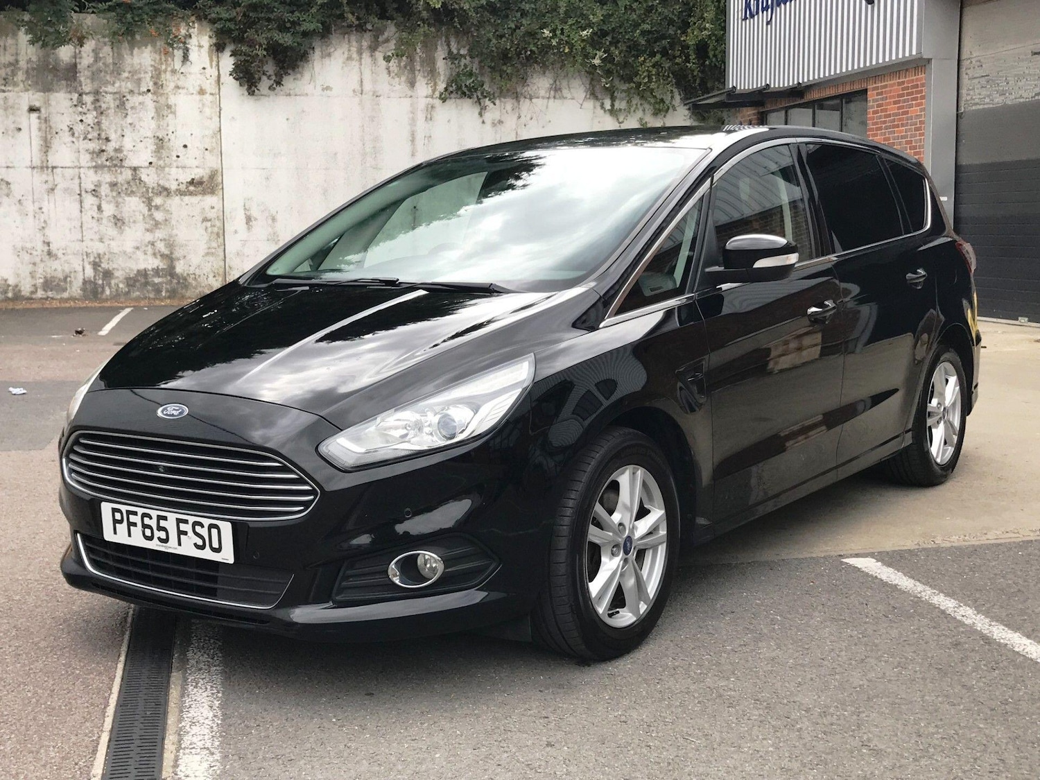 Used Ford S-Max 2015 for sale - 76781927: Photo 5