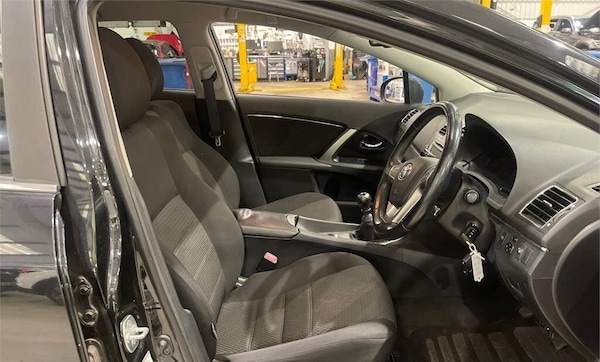 Used Toyota Avensis 2014 for sale - 76136323: Photo 2