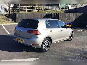 Used Volkswagen Golf 2019 for sale - 74974750: Photo