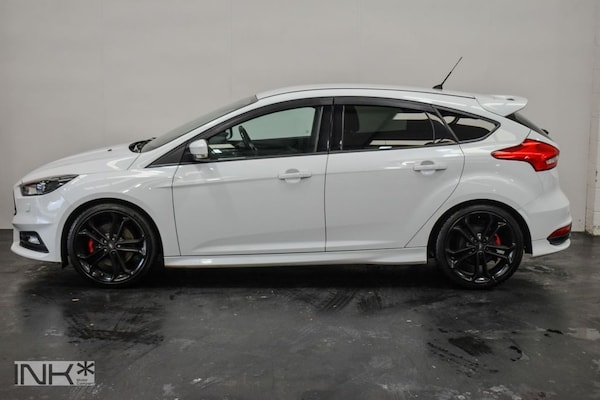 Used Ford Focus 2017 for sale - 76236111: Photo 2