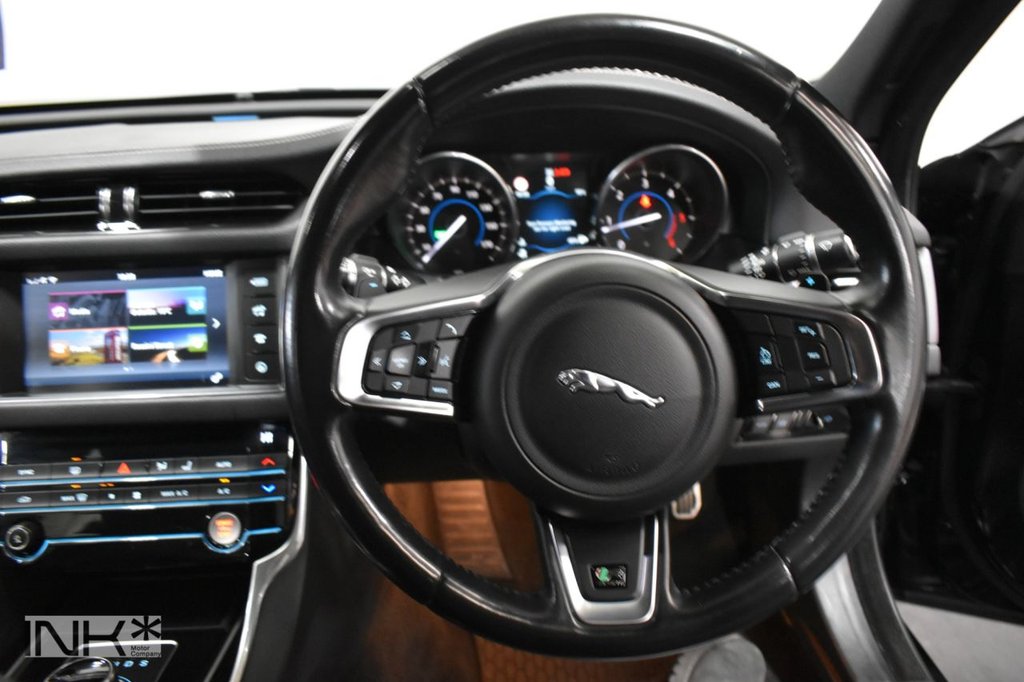 Used Jaguar XF 2017 for sale - 76665757: Photo 16