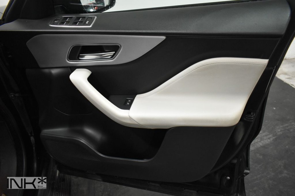 Used Jaguar F-Pace 2016 for sale - 78212719: Photo 48