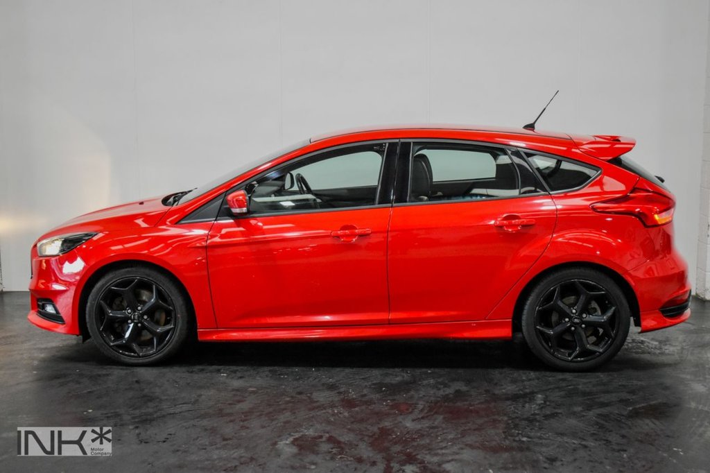 Used Ford Focus 2017 for sale - 76470396: Photo 2