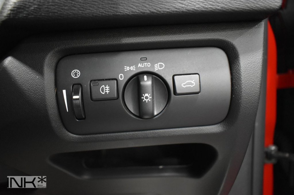 Used Volvo V40 2016 for sale - 76923469: Photo 28