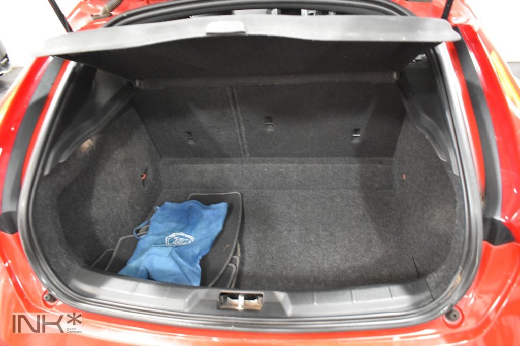 Used Volvo V40 2016 for sale - 76923469: Photo 33