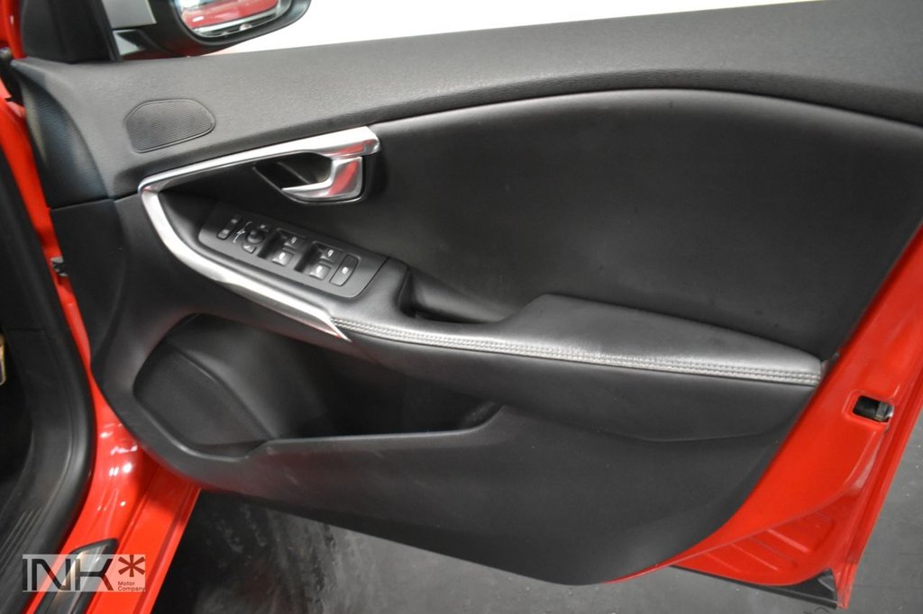 Used Volvo V40 2016 for sale - 76923469: Photo 34