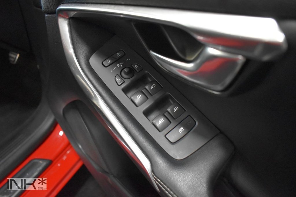 Used Volvo V40 2016 for sale - 76923469: Photo 35