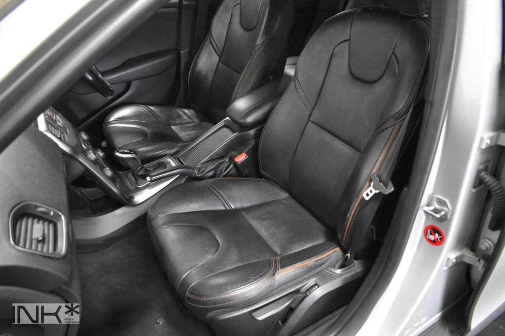 Used Volvo V40 2015 for sale - 77594199: Photo 13