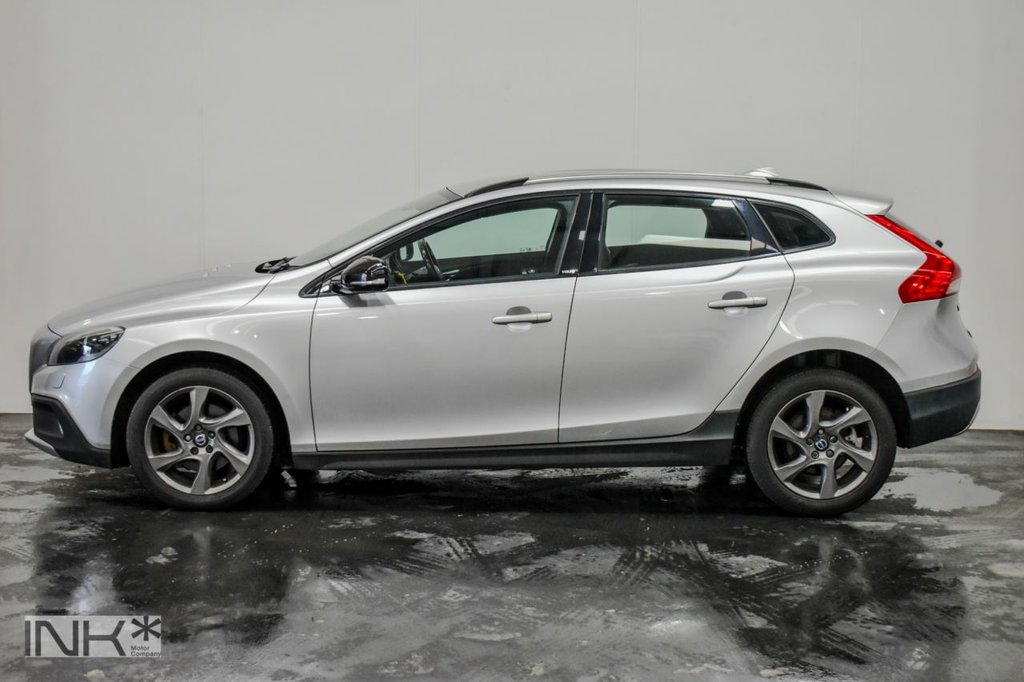 Used Volvo V40 2015 for sale - 77594199: Photo 2