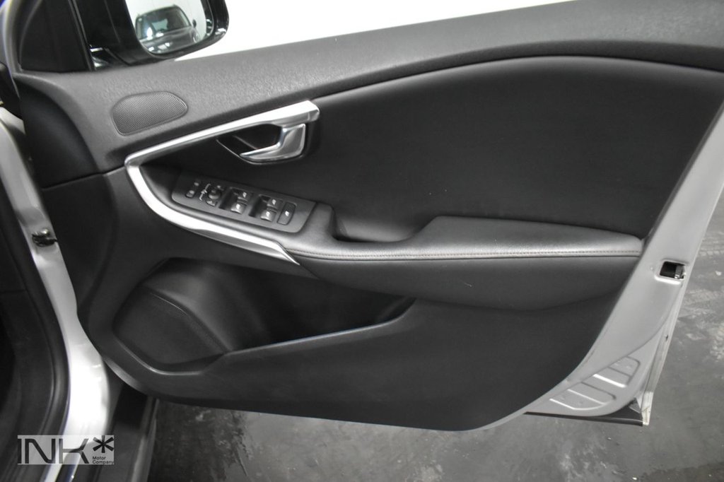 Used Volvo V40 2015 for sale - 77594199: Photo 36