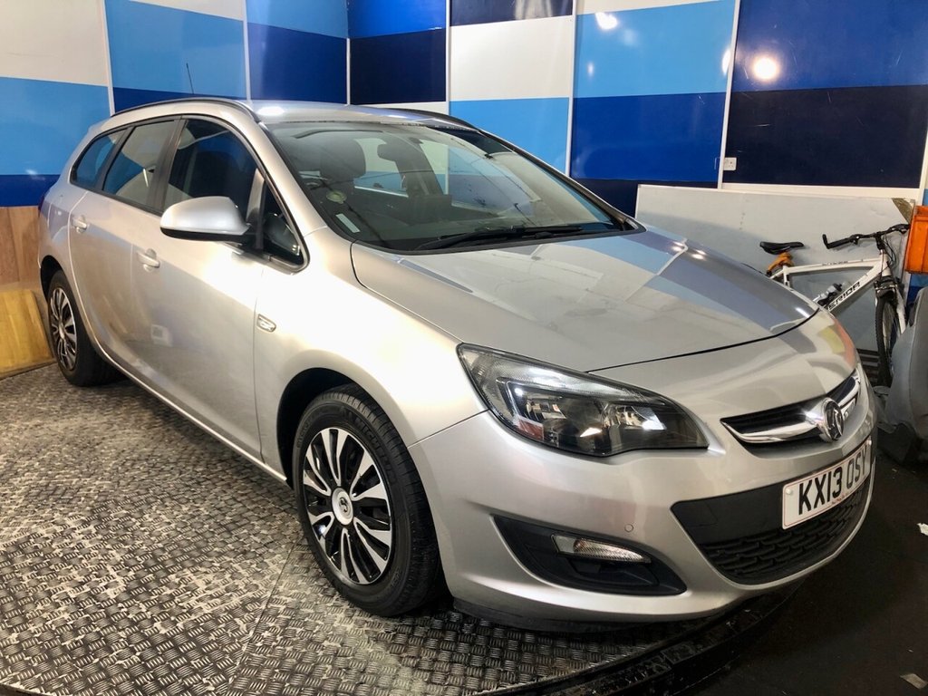 Used Vauxhall Astra 2013 for sale - 77976359: Photo 3