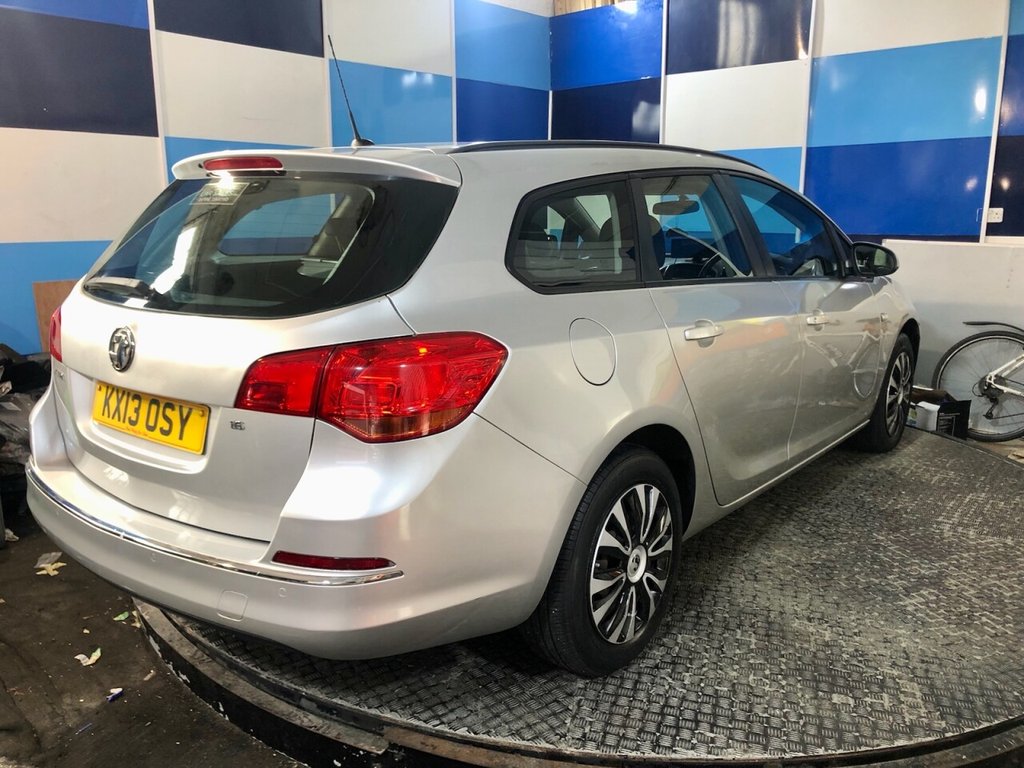 Used Vauxhall Astra 2013 for sale - 77976359: Photo 8