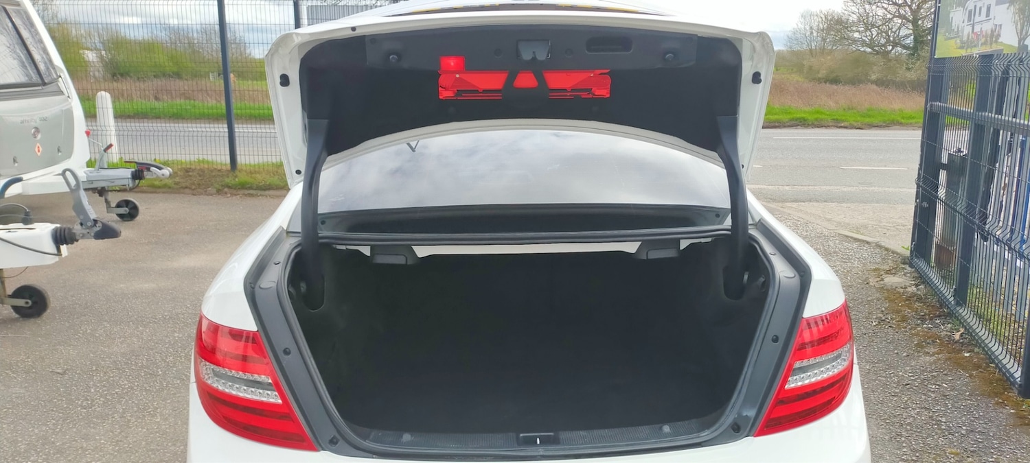 Used Mercedes-Benz C Class 2015 for sale - 77998728: Photo 16