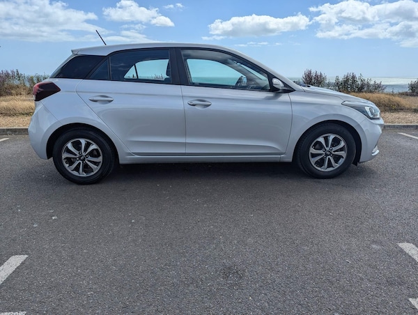 Used Hyundai i20 2020 for sale - 71062766: Photo 2