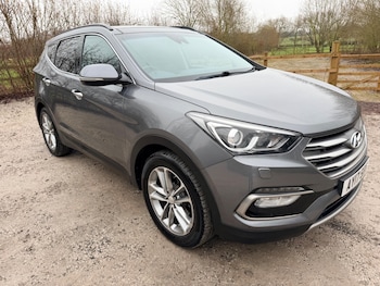 Used Hyundai Santa Fe 2017 for sale - 77203633: Photo