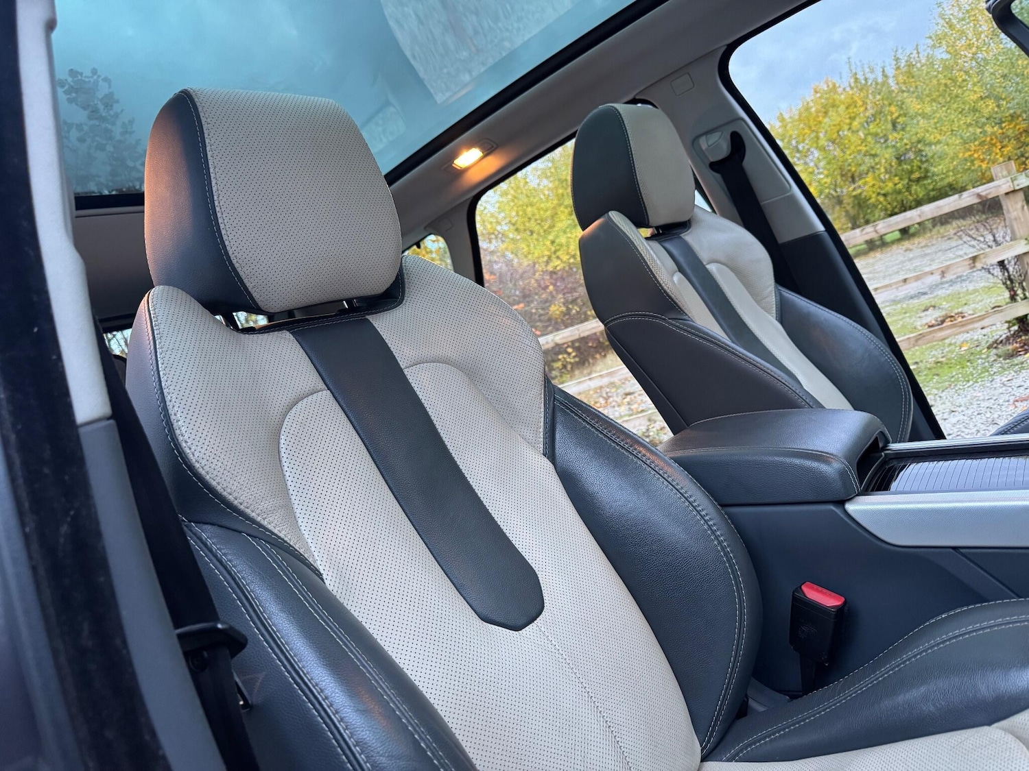 Used Land Rover Range Rover Evoque 2012 for sale - 76562566: Photo 11