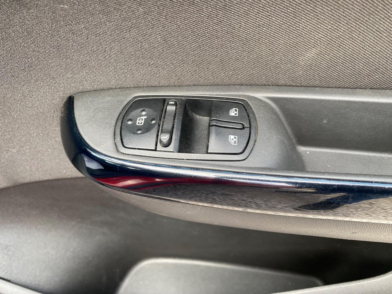 Used Vauxhall Corsa 2016 for sale - 77838511: Photo 31