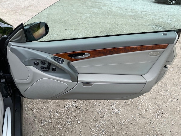 Used Mercedes-Benz SL 2005 for sale - 74965155: Photo 27
