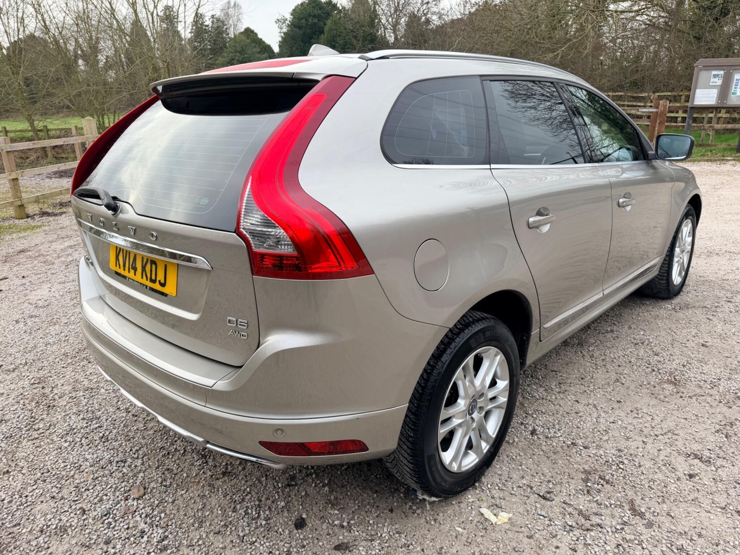 Used Volvo XC60 2014 for sale - 77330449: Photo 4