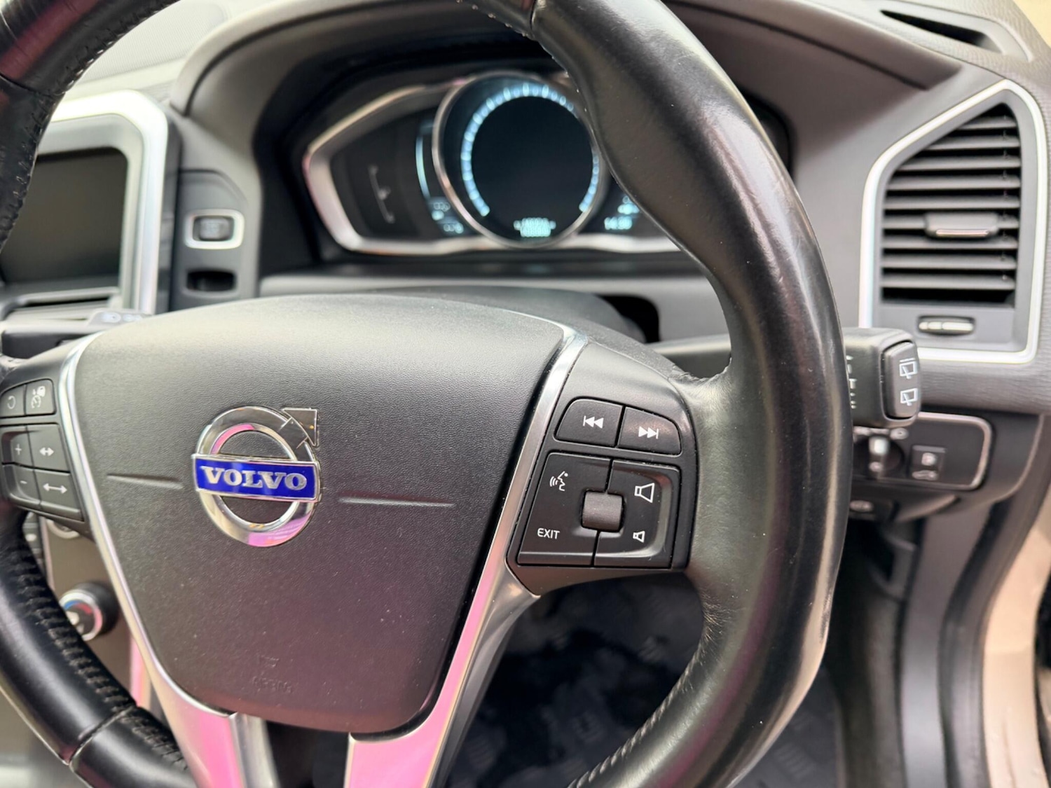 Used Volvo XC60 2014 for sale - 77330449: Photo 40