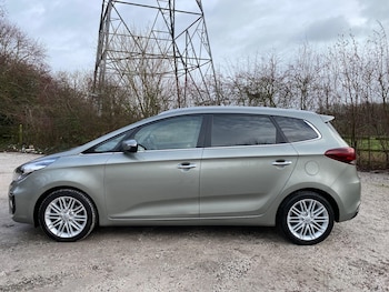Used Kia Carens 2018 for sale - 77162956: Photo