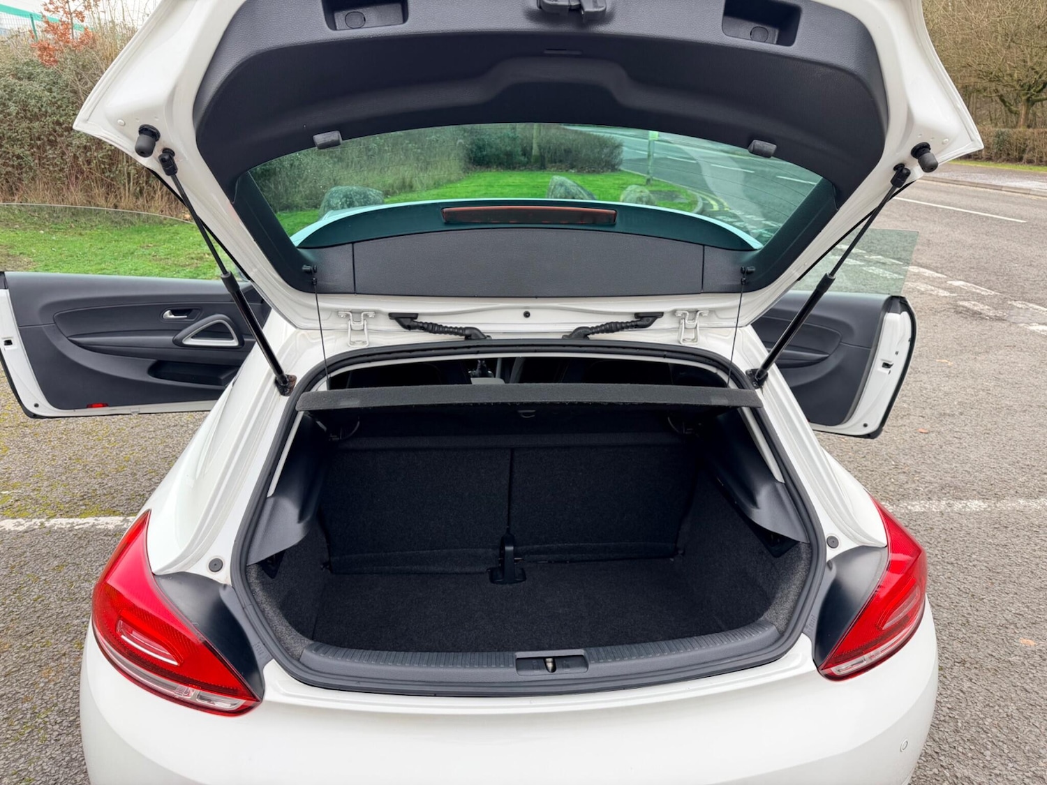 Used Volkswagen Scirocco 2011 for sale - 77598054: Photo 20