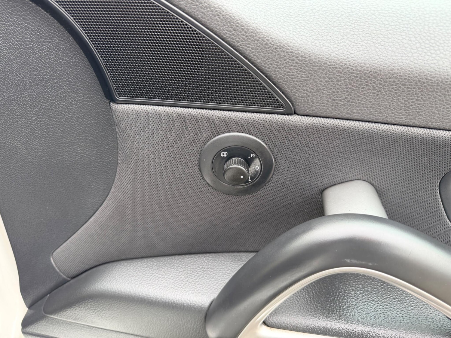 Used Volkswagen Scirocco 2011 for sale - 77598054: Photo 27