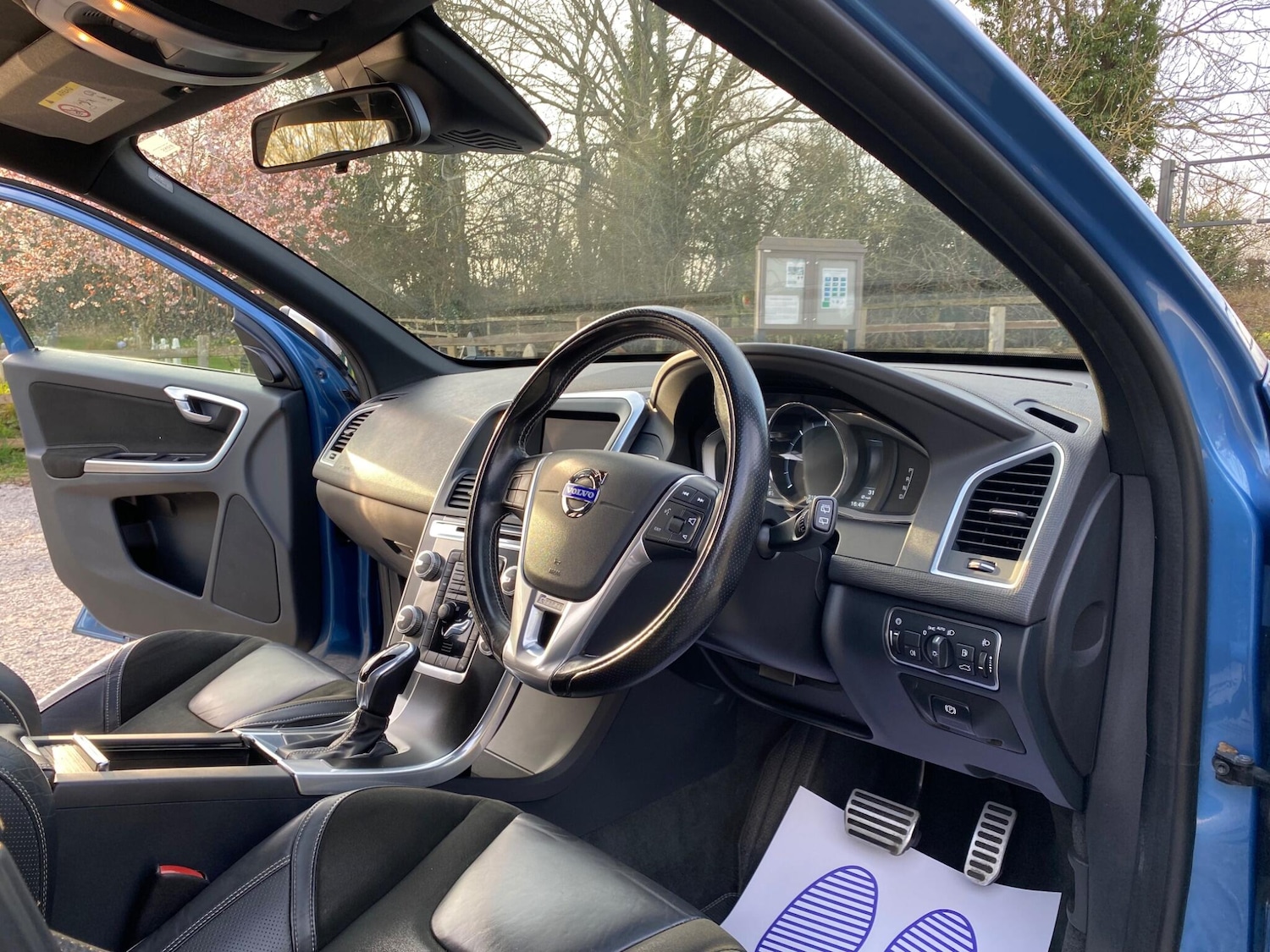 Used Volvo XC60 2015 for sale - 77957973: Photo 10