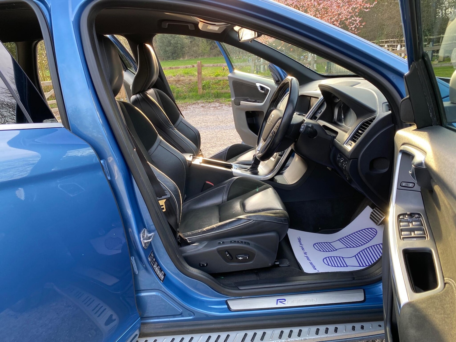 Used Volvo XC60 2015 for sale - 77957973: Photo 11