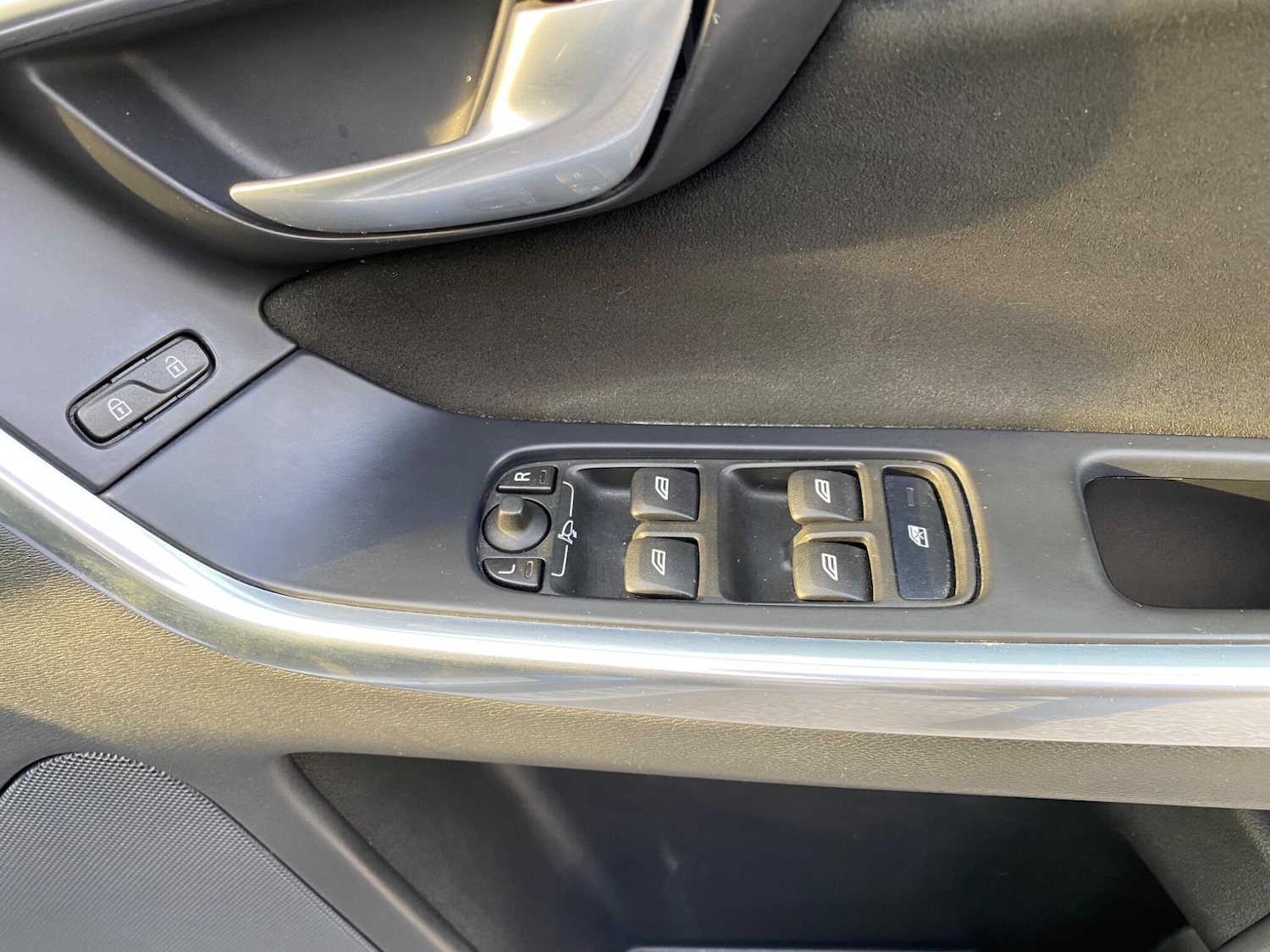 Used Volvo XC60 2015 for sale - 77957973: Photo 32