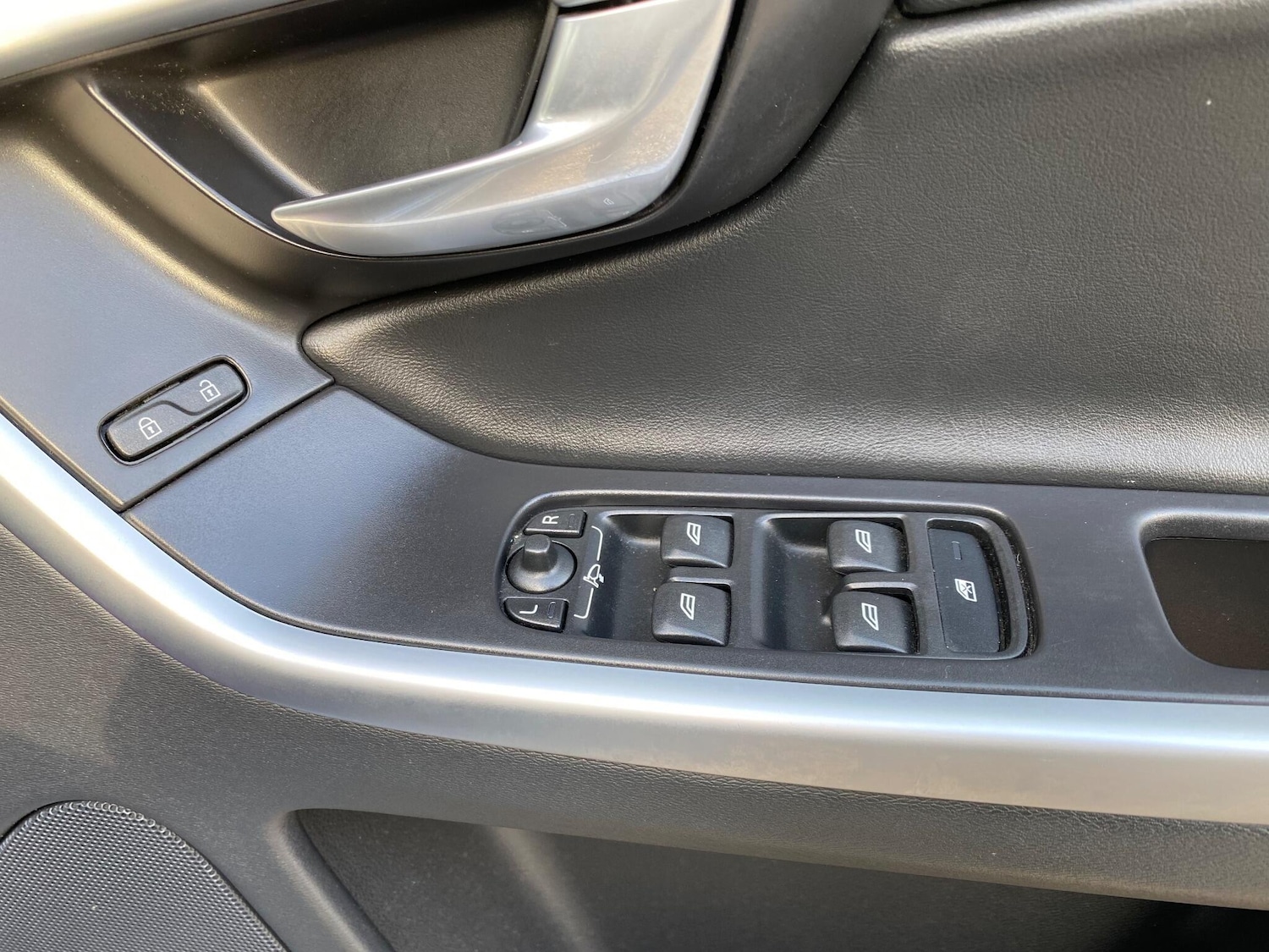 Used Volvo XC60 2011 for sale - 77108843: Photo 27