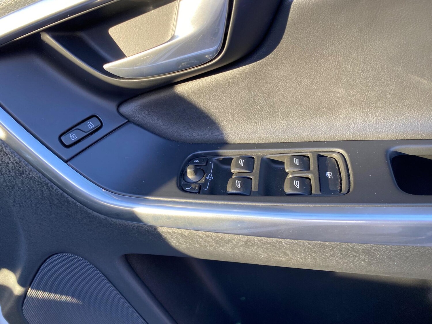 Used Volvo XC60 2015 for sale - 77524824: Photo 27