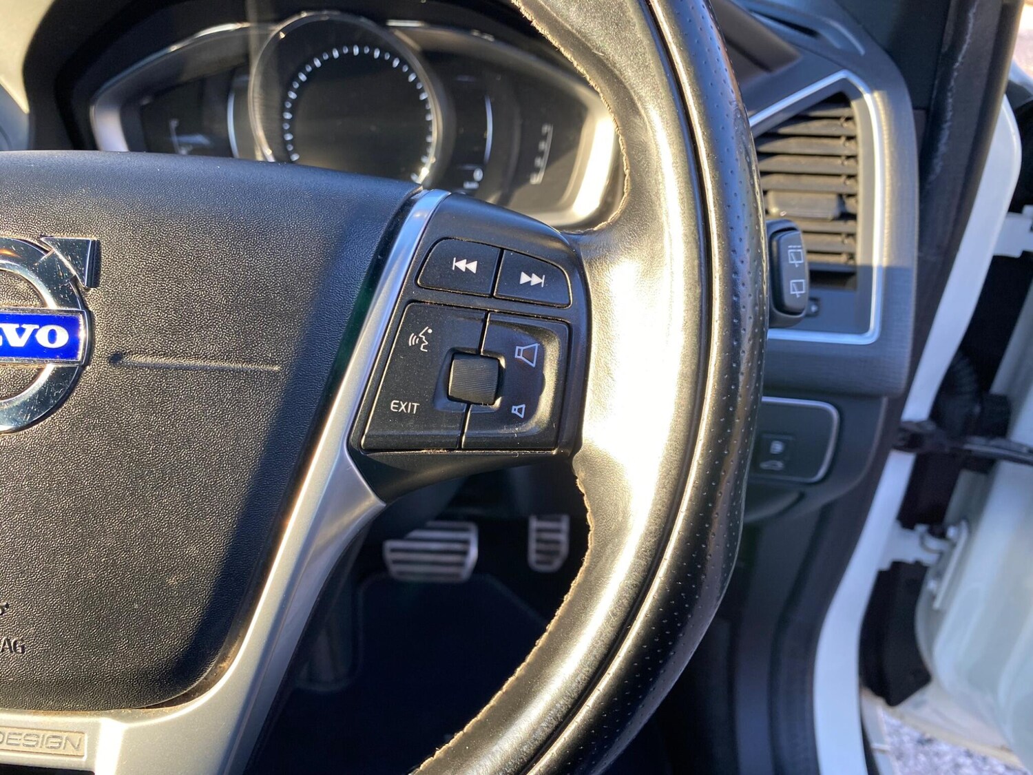 Used Volvo XC60 2015 for sale - 77524824: Photo 28