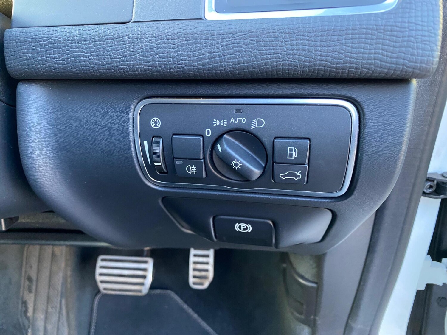 Used Volvo XC60 2015 for sale - 77524824: Photo 29