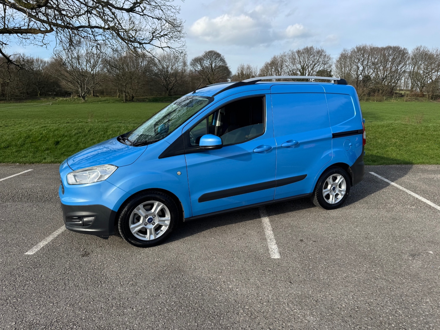 Used Ford Transit Courier 2015 for sale - 77938624: Photo 2