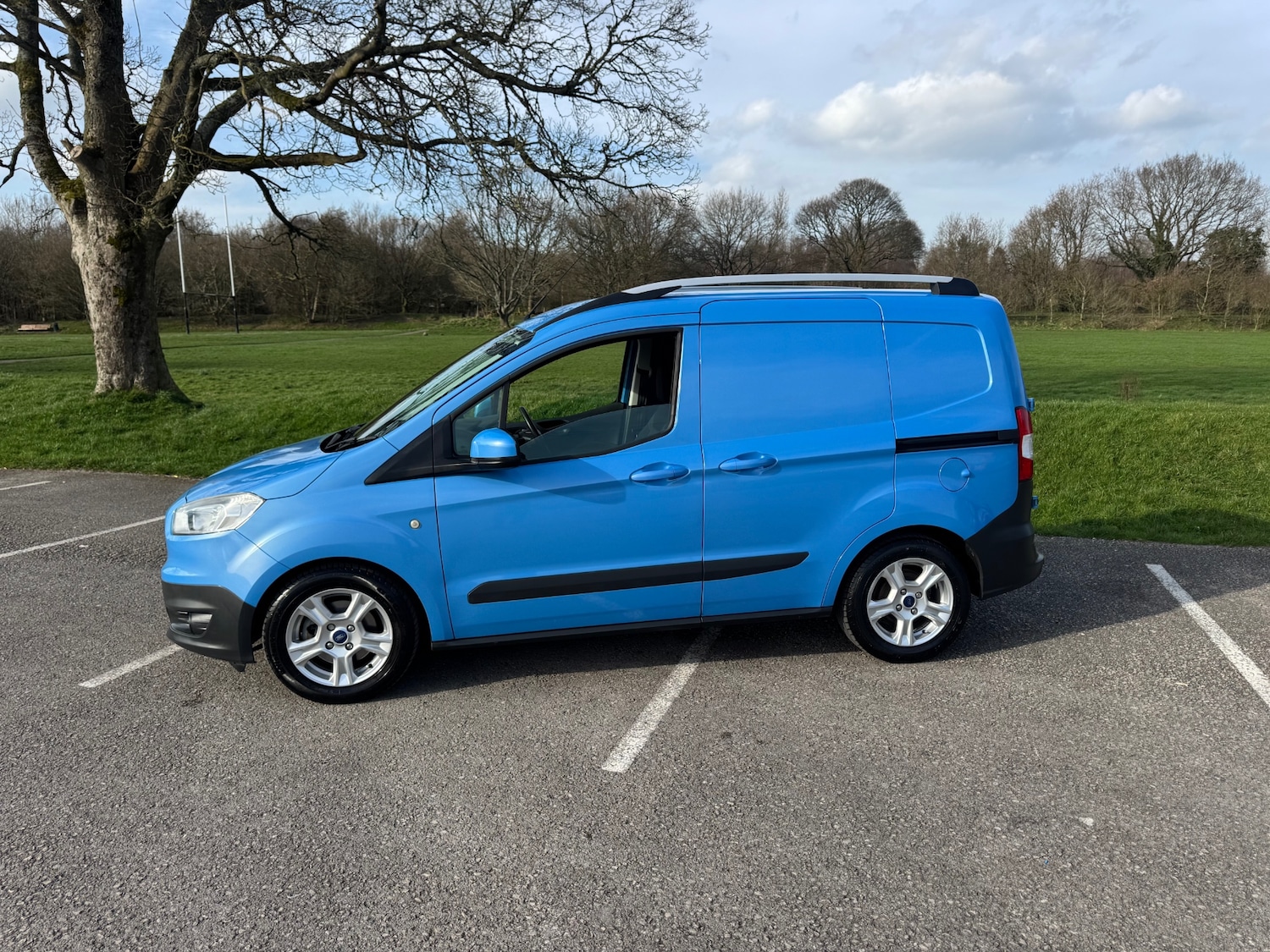 Used Ford Transit Courier 2015 for sale - 77938624: Photo 3