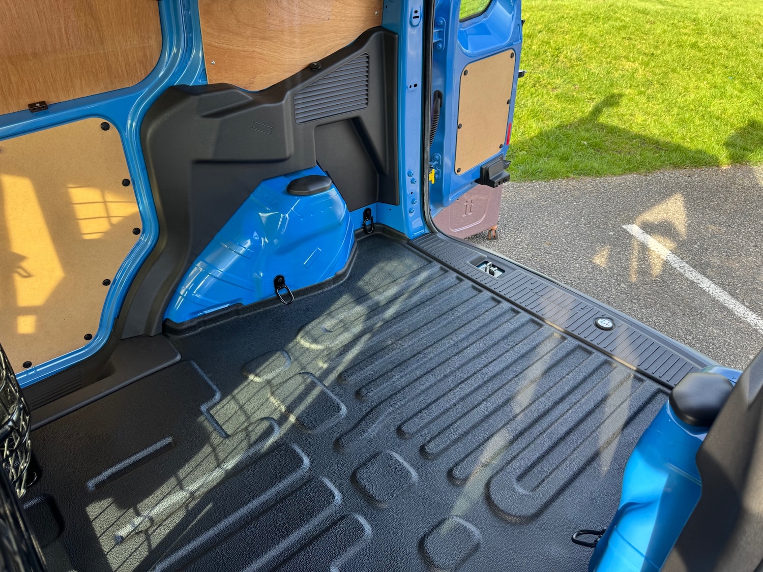 Used Ford Transit Courier 2015 for sale - 77938624: Photo 8