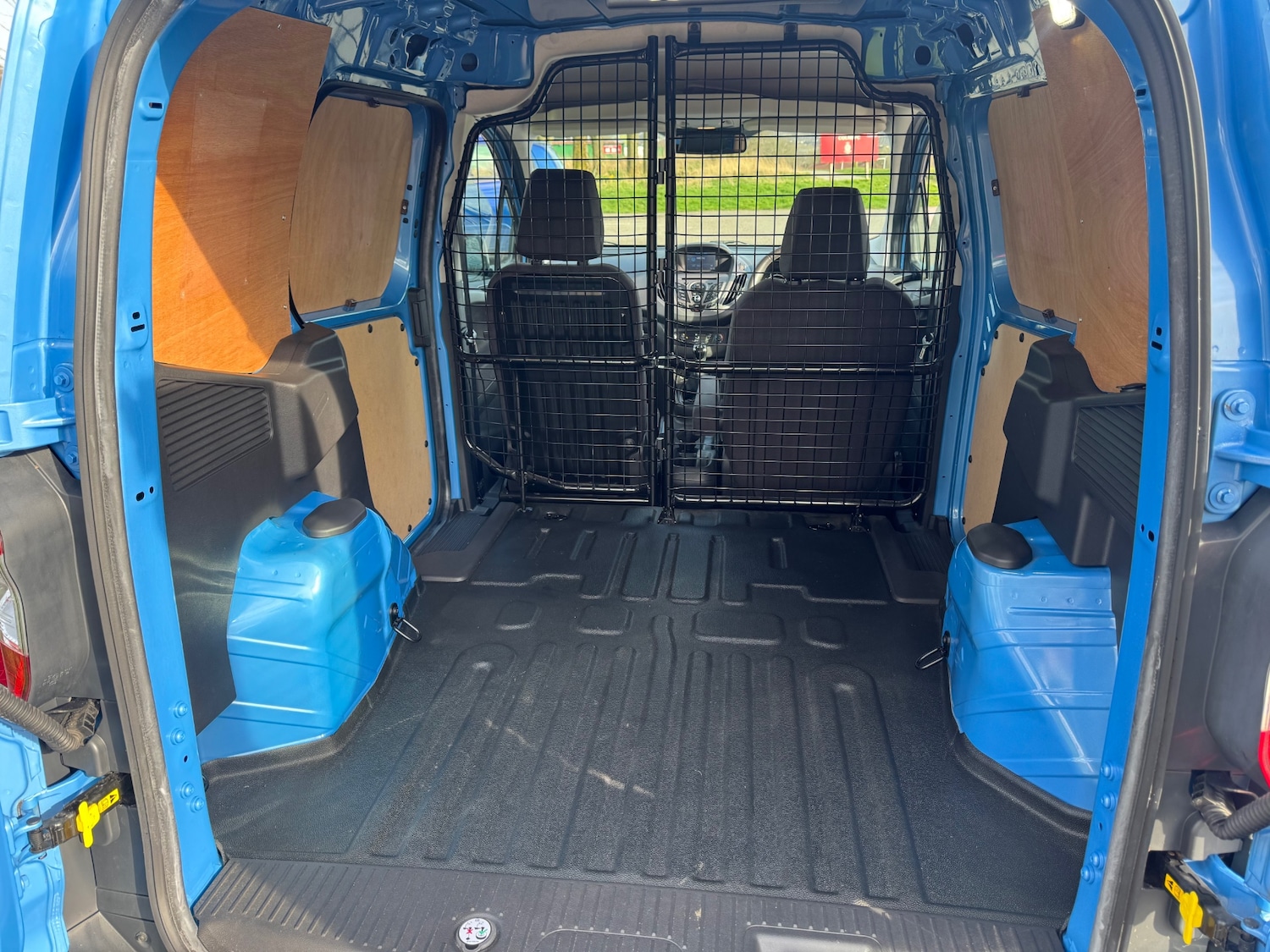 Used Ford Transit Courier 2015 for sale - 77938624: Photo 9