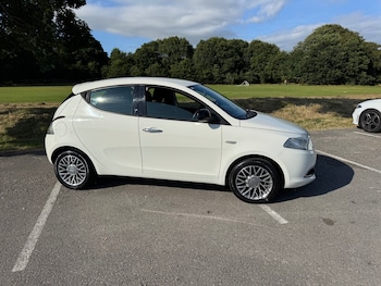 Used Chrysler Ypsilon 2013 for sale - 79272369: Photo